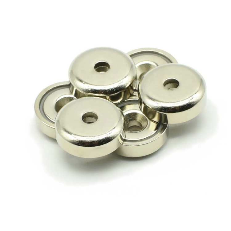 UCHWYT MAGNETYCZNY OBUDOWA STALOWA WKRĘT 16x4,5 mm 7