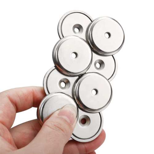 UCHWYT MAGNETYCZNY OBUDOWA STALOWA WKRĘT 20x4,5 mm 5