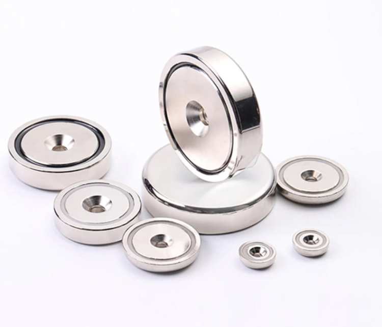 UCHWYT MAGNETYCZNY OBUDOWA STALOWA WKRĘT 20x4,5 mm 6