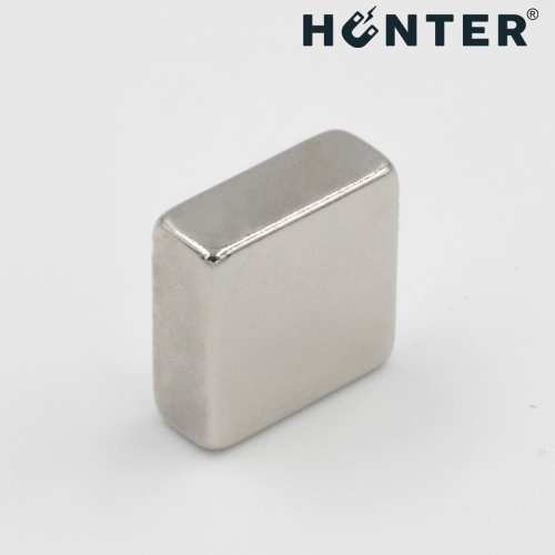 Magnes neodymowy 10x10x4mm / N45 płytkowy 3