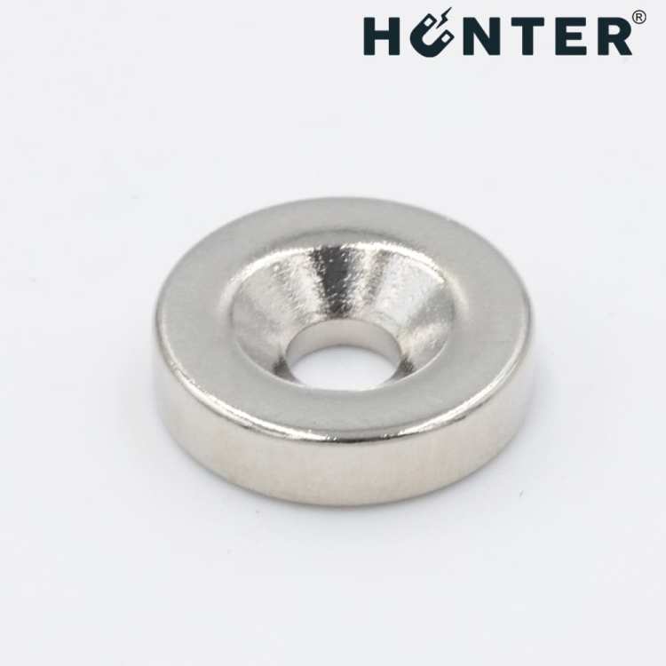 Magnes neodymowy 12x3 mm z otworem 7x3.5 mm / N45 pod wkręt 6