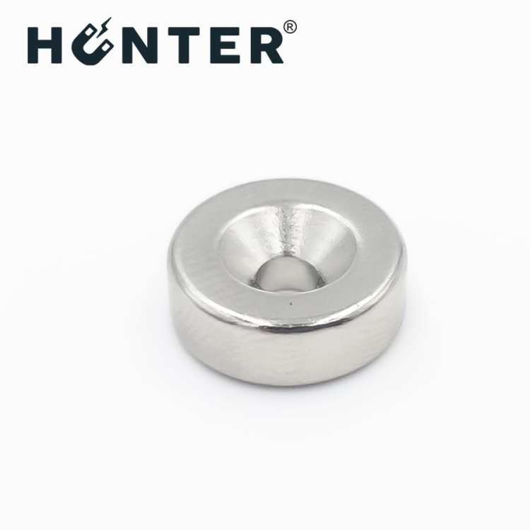 Magnes neodymowy 14x5 mm z otworem 7x3.5 mm / N45 pod wkręt 6