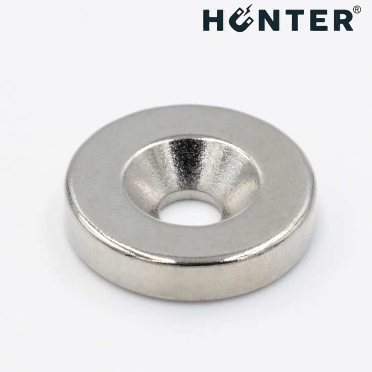 Magnes neodymowy 14x3 mm z otworem 7x3.5 mm / N45 pod wkręt 4