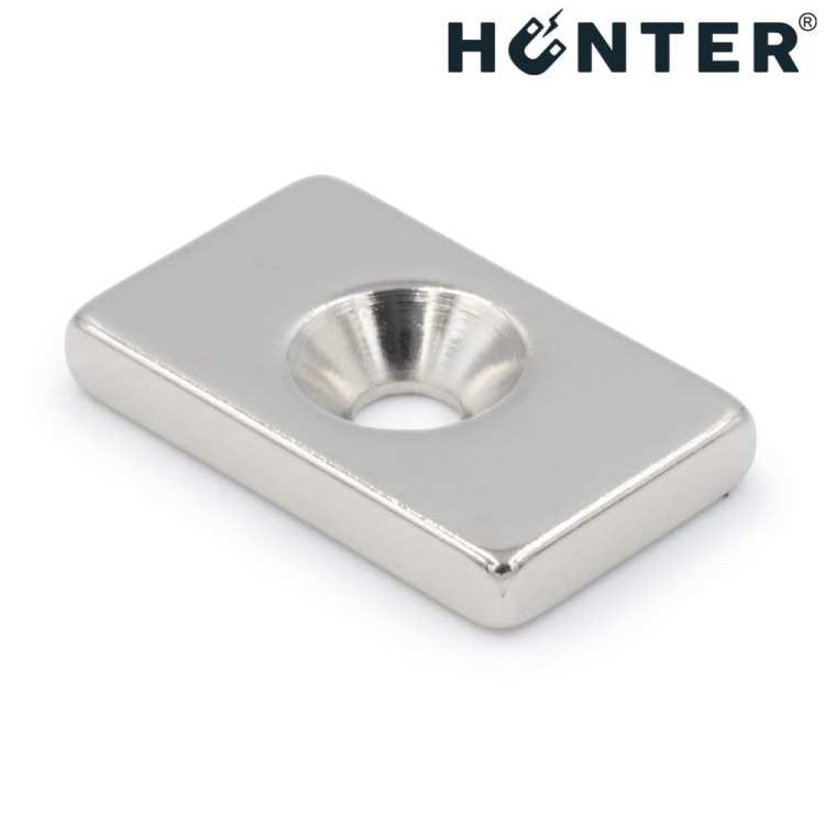 Magnes neodymowy 20x12x3mm otwory 7/3,5 pod wkręt 1
