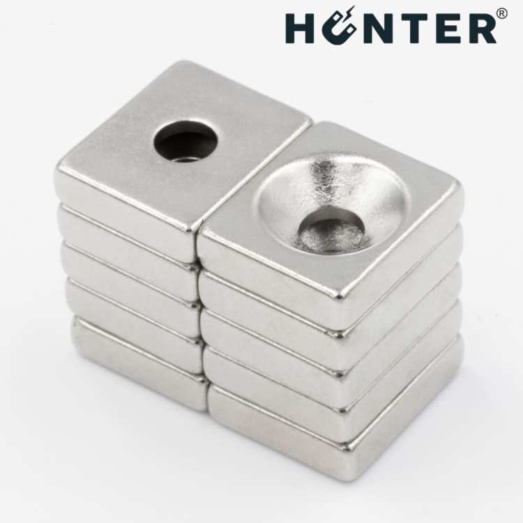 Magnes neodymowy 12x10x3mm z otworem 7,5x3.5mm / N45 pod wkręt 9