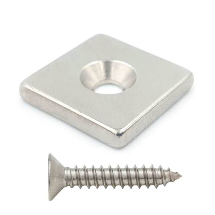 Magnes neodymowy 18x18x3mm z otworem 8x4mm / N45 pod wkręt