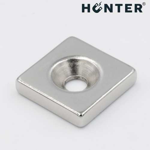 Magnes neodymowy 14x14x3mm z otworem 7x3.5mm / N45 pod wkręt 1