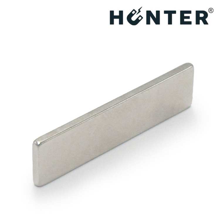 Magnes neodymowy płytkowy 40×10×2 mm N45 – widok pojedynczego magnesu, Magnesy Hunter