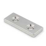 Magnes neodymowy płytkowy pod wkręt 40×15×4 mm z dwoma otworami 7,5×3,5 mm, N45