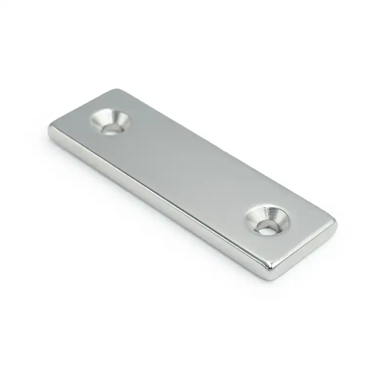 Magnes neodymowy płytkowy pod wkręt 60×20×4 mm z dwoma otworami 7,5×3,5 mm, N45 – Magnesy Hunter