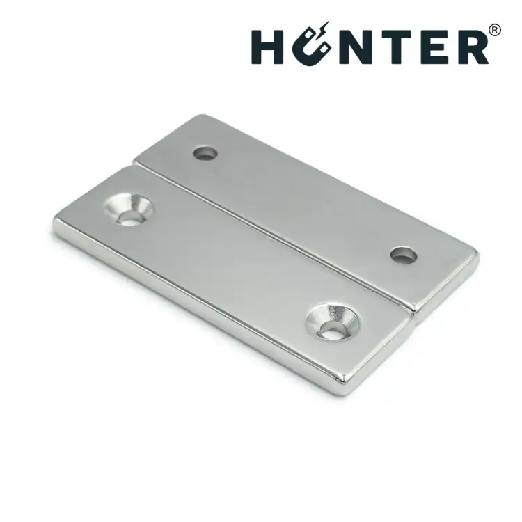 Magnes neodymowy pod wkręt 60×20×4 mm z otworami – widok z góry, Magnesy Hunter
