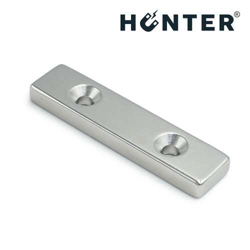 Magnes neodymowy pod wkręt 50×12×5 mm z otworami – widok z góry, Magnesy Hunter