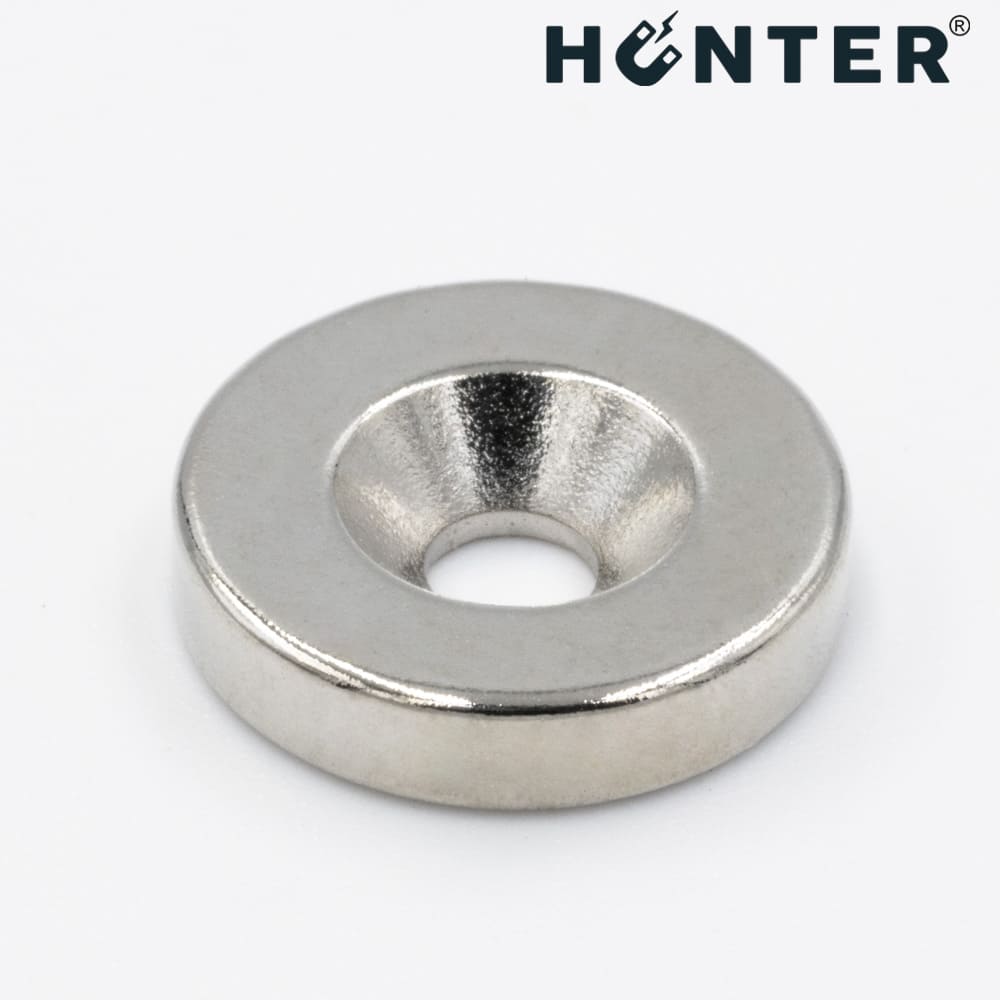 Magnes neodymowy 14x3 mm z otworem 7x3.5 mm / N45 pod wkręt 4