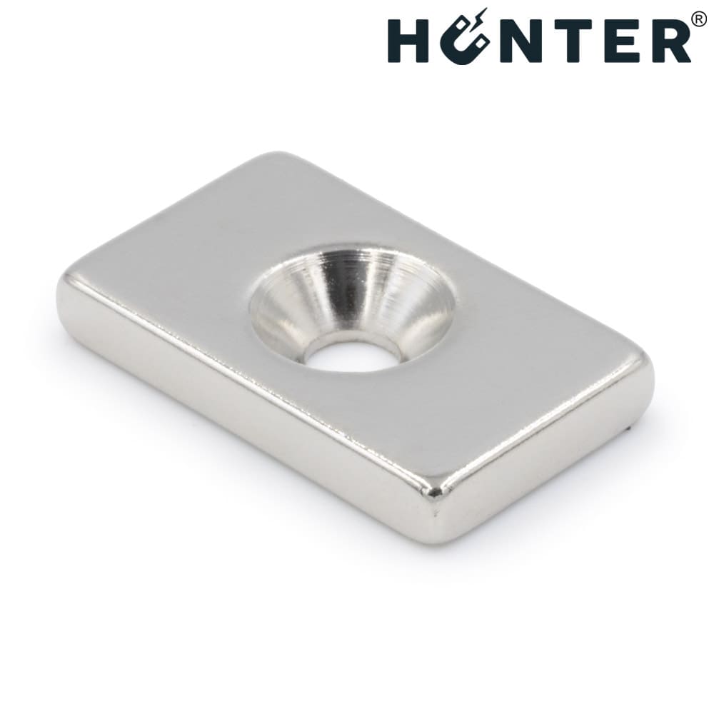 Magnes neodymowy 20x12x3mm otwory 7/3,5 pod wkręt 1