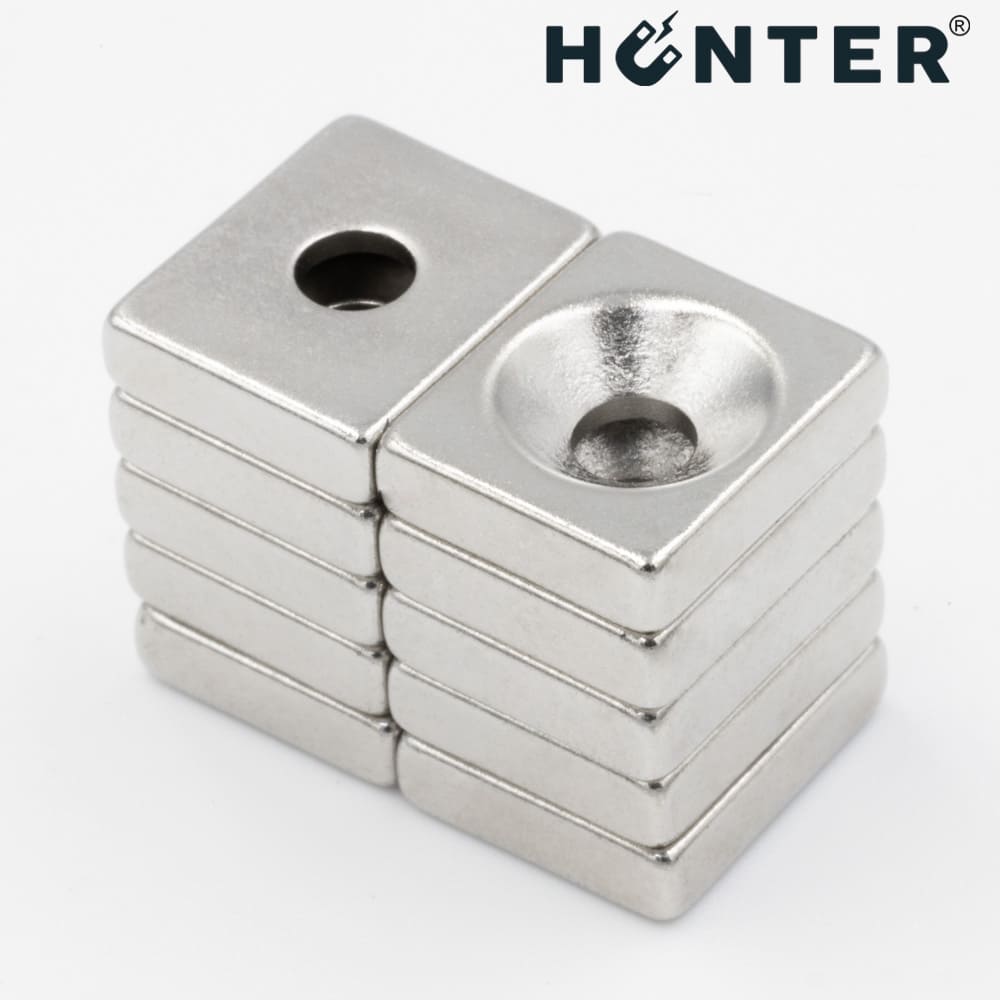 Magnes neodymowy 12x10x3mm z otworem 7,5x3.5mm / N45 pod wkręt 9