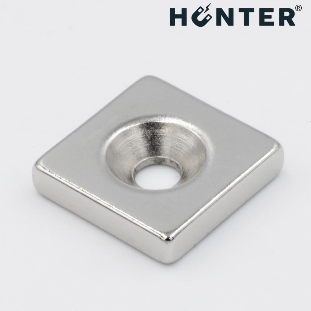 Magnes neodymowy 14x14x3mm z otworem 7x3.5mm / N45 pod wkręt 1