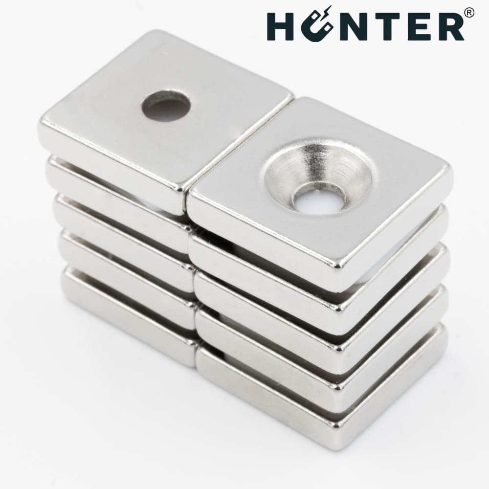 Magnes neodymowy 14x14x3mm z otworem 7x3.5mm / N45 pod wkręt 5