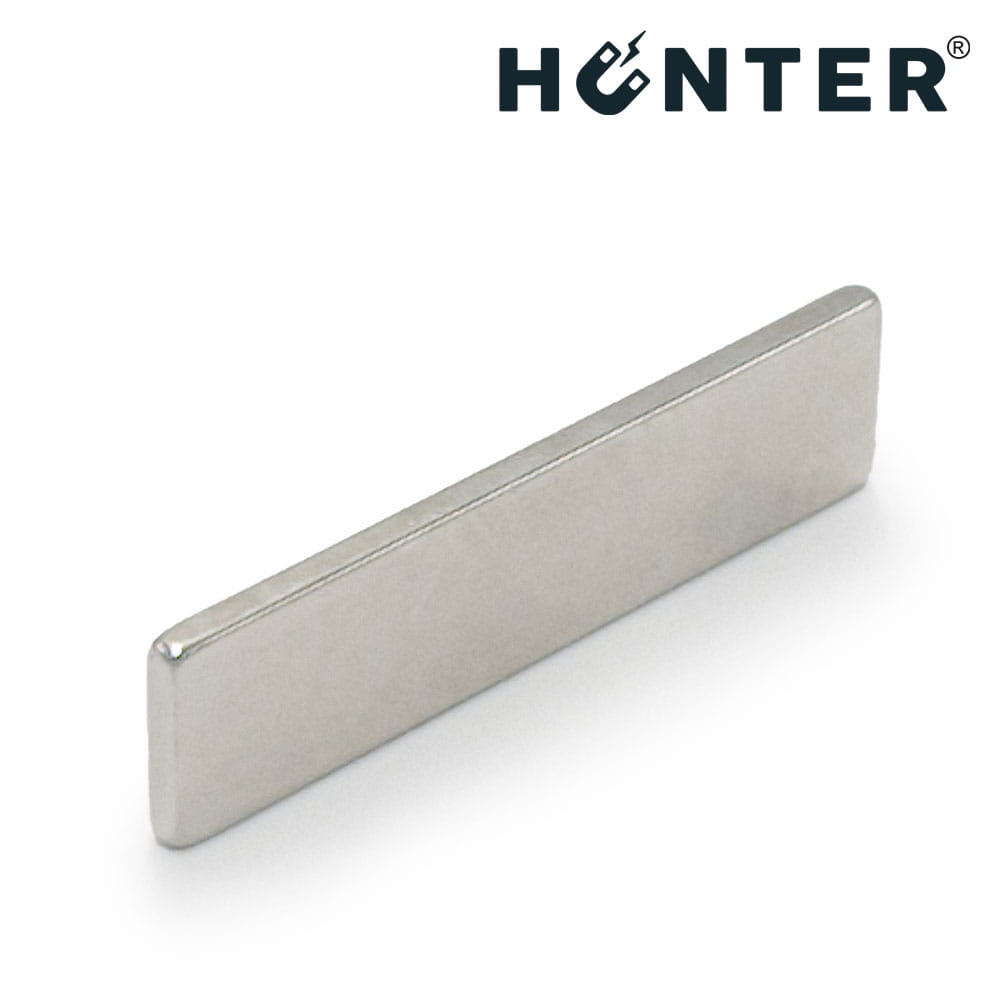 Magnes neodymowy płytkowy 40×10×2 mm N45 – widok pojedynczego magnesu, Magnesy Hunter