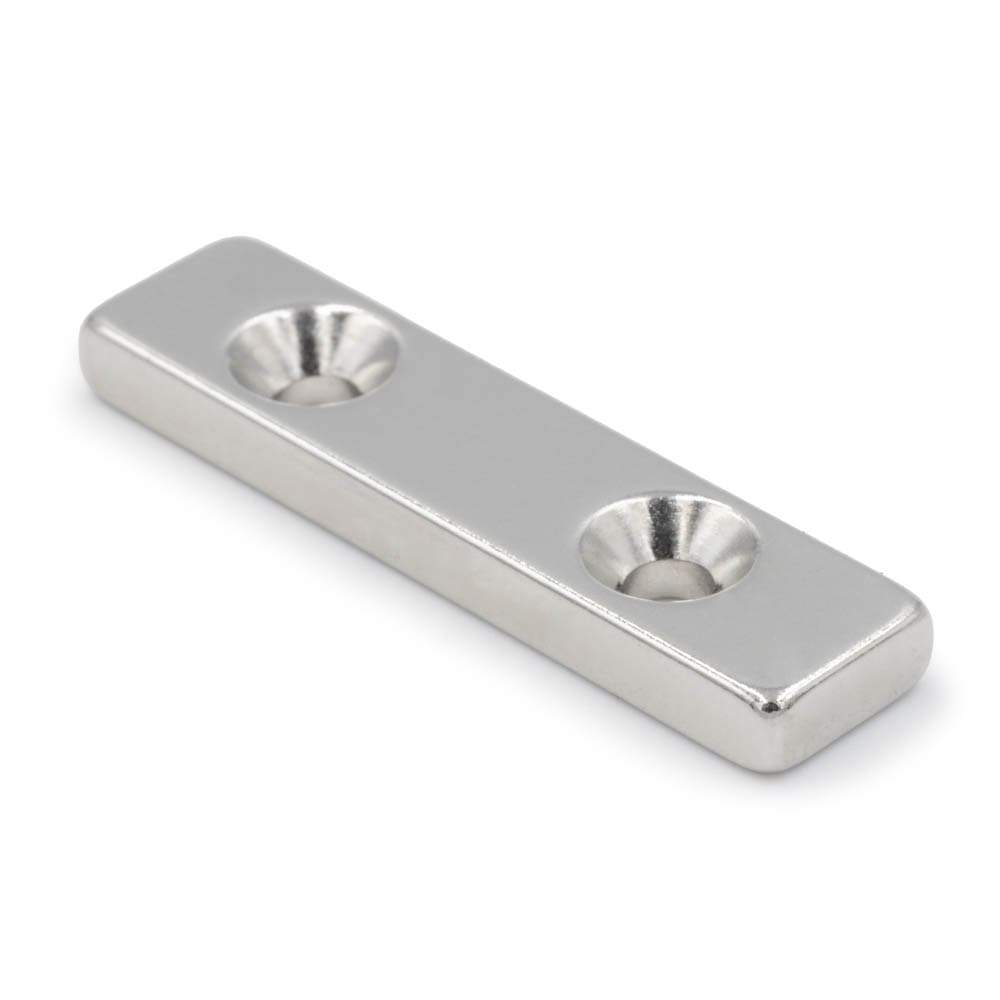 Magnes neodymowy płytkowy pod wkręt 40×10×4 mm z dwoma otworami 7,5×3,5 mm, N45 – Magnesy Hunter