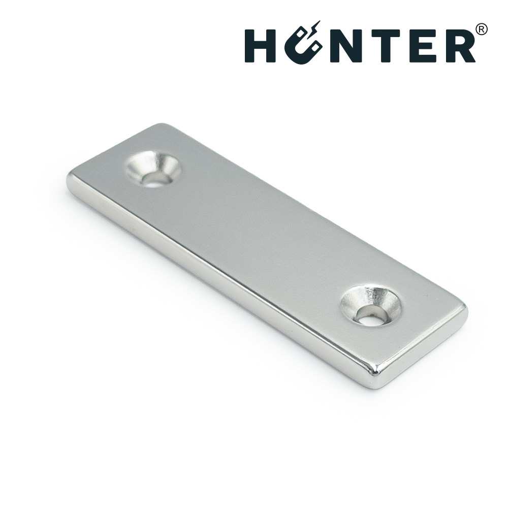 Magnes neodymowy pod wkręt 60×20×4 mm z otworami – widok pod kątem, Magnesy Hunter